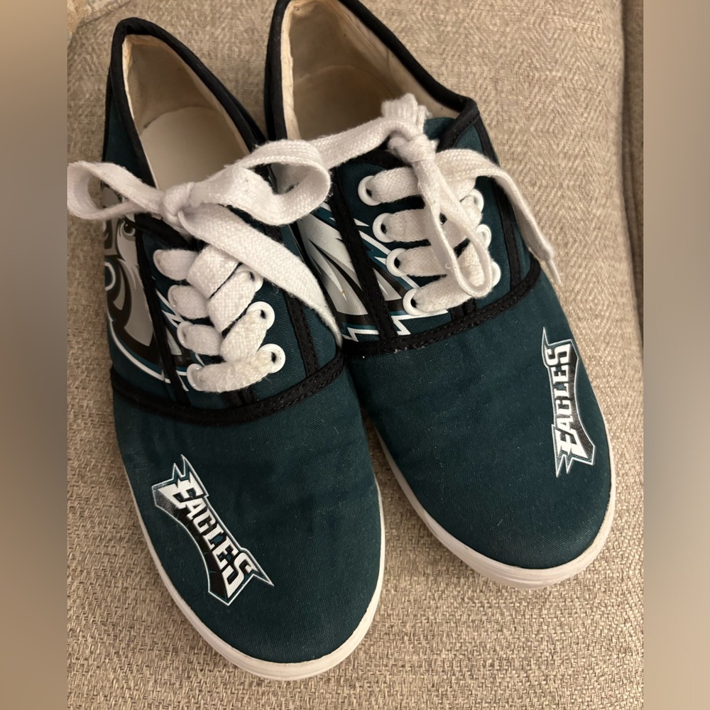 Woman’s Philadelphia Eagles Canvas Lace-Up Sneakers in Dark Green Sz 7.5